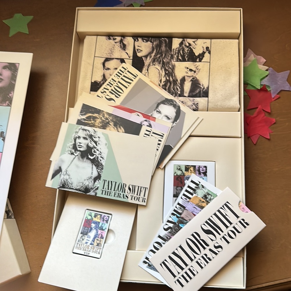 NEW Taylor Swift Era Tour Tote Pin Postcard Official package - Picture 4 of 4